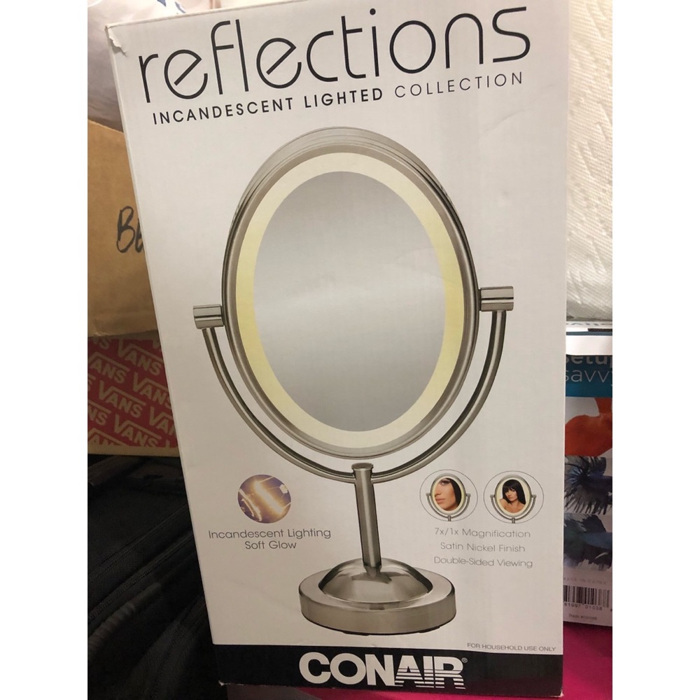CONAIR MAKEUP/FACE MIRROR WITH LED LIGHTS